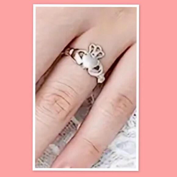 Sterling Silver Claddagh Ring - Picture 4 of 6